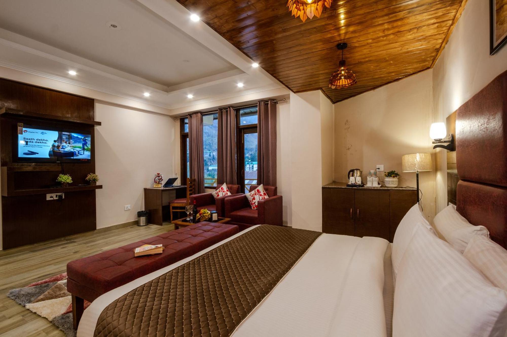 The Spruce Mansion Hotel Manali  Exterior photo