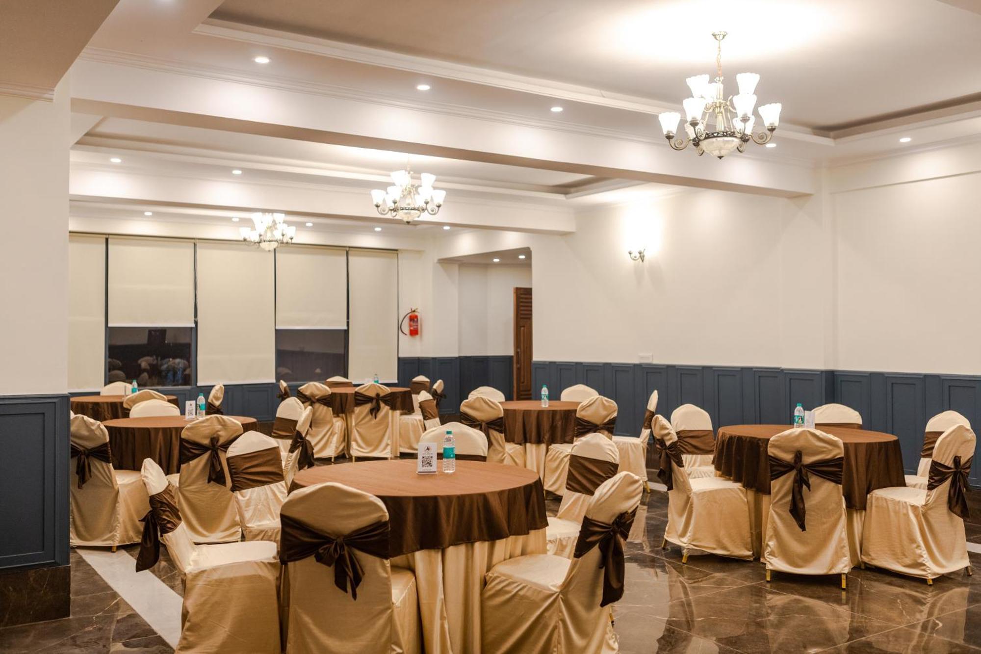 The Spruce Mansion Hotel Manali  Exterior photo