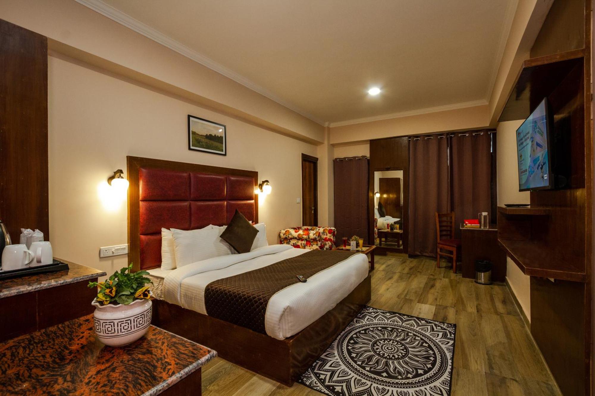 The Spruce Mansion Hotel Manali  Exterior photo